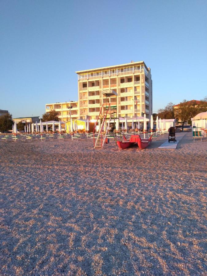 Hotel Atlantic Senigallia Exteriör bild